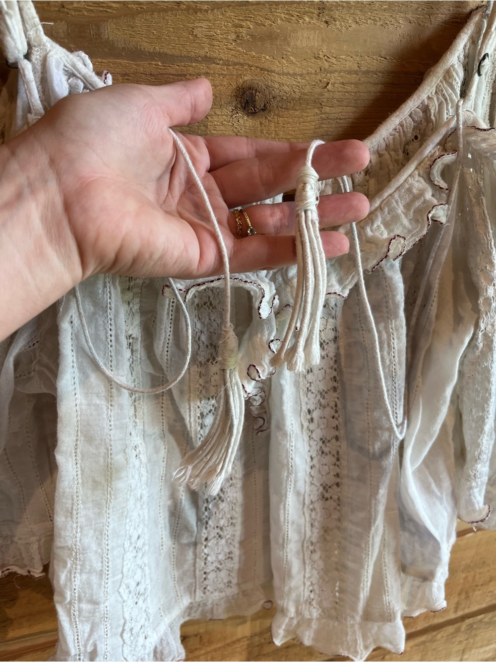 FREE PEOPLE - Feminine white Cropped Cotton Lace off the shoulder top w ruffles - Picture 4 of 8
